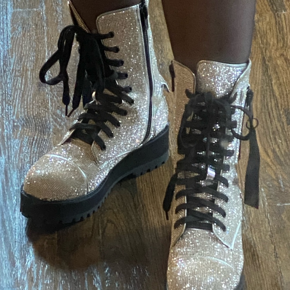 BNWT Dollskill icy billionaire bling Riverside combat boots sz9 dolls kill